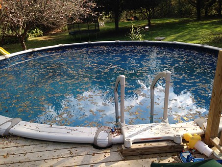 Čištění zahradního bazénu