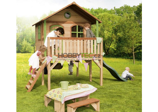 Renovujeme dětský hrací domeček
