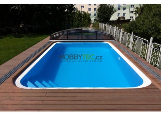 Čistá voda v bazénu pomocí chlorových přípravků