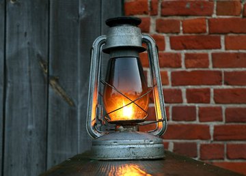 Relaxovat můžete i u světla petrolejové lampy