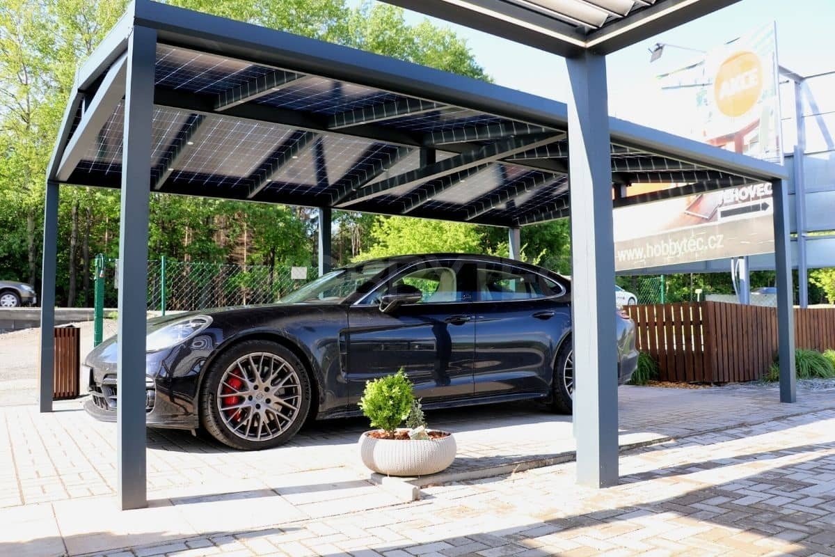 Přístřešek pro auto se solárními panely | hobbytec.cz