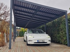 Hliníkový solární přístřešek NEAPOL pro tři vozy 11,4kWp