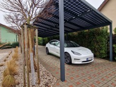 Hliníkový solární přístřešek NEAPOL pro tři vozy 11,4kWp