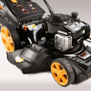 Riwall PRO RPM 4630 B multifunkční travní sekačka 4 v 1 s benzinovým motorem a pojezdem