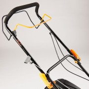 Riwall PRO RPM 4630 B multifunkční travní sekačka 4 v 1 s benzinovým motorem a pojezdem